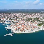 Anmalu With Jacuzzi Apartament