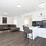 Apartament Anmalu With Jacuzzi *