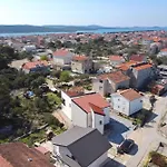 Apartament Anmalu With Jacuzzi Pirovac