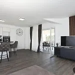 Anmalu With Jacuzzi Apartament *