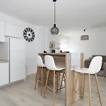Anmalu With Jacuzzi Apartament