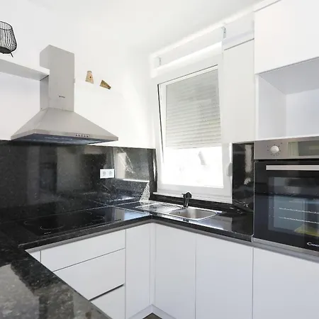 Anmalu With Jacuzzi * ピロヴァッツ