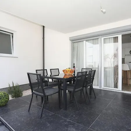 Anmalu With Jacuzzi * ピロヴァッツ