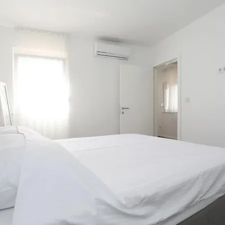 Anmalu With Jacuzzi * ピロヴァッツ