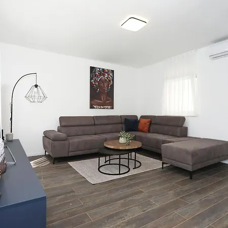 Апартаменты Anmalu With Jacuzzi