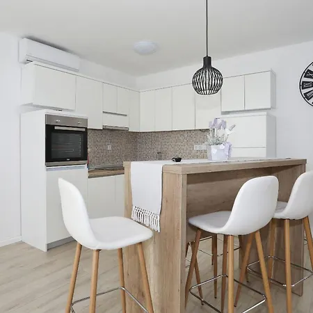 Апартаменты Anmalu With Jacuzzi *