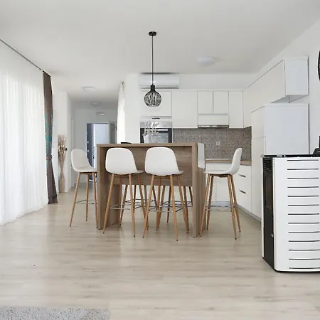 Anmalu With Jacuzzi * ピロヴァッツ