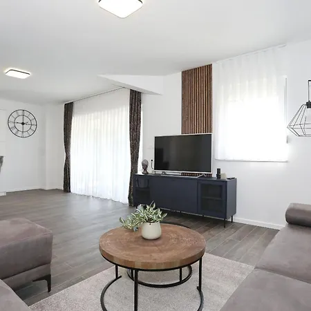 Апартаменты Anmalu With Jacuzzi Пировац