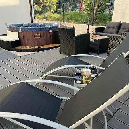 Anmalu With Jacuzzi Apartment Pirovac