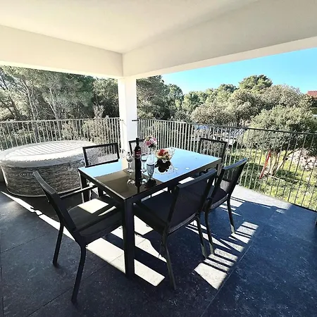 Anmalu With Jacuzzi Apartment Pirovac