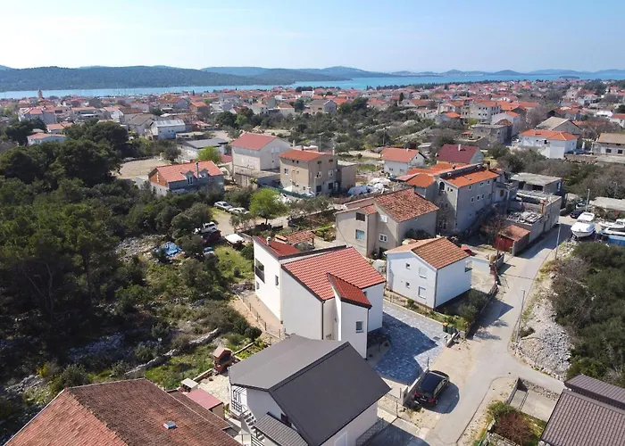 아파트 Anmalu With Jacuzzi 피로바츠