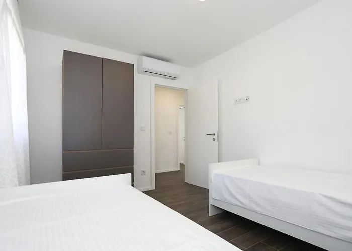 아파트 Anmalu With Jacuzzi 피로바츠