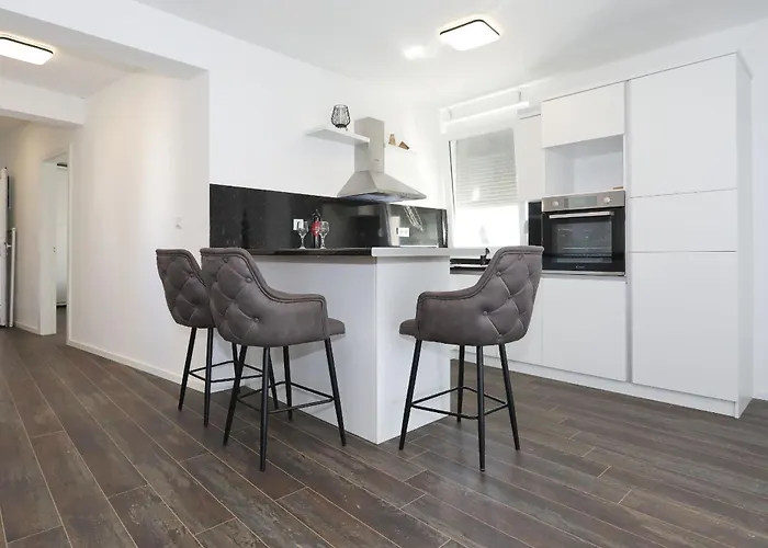 아파트 Anmalu With Jacuzzi 피로바츠