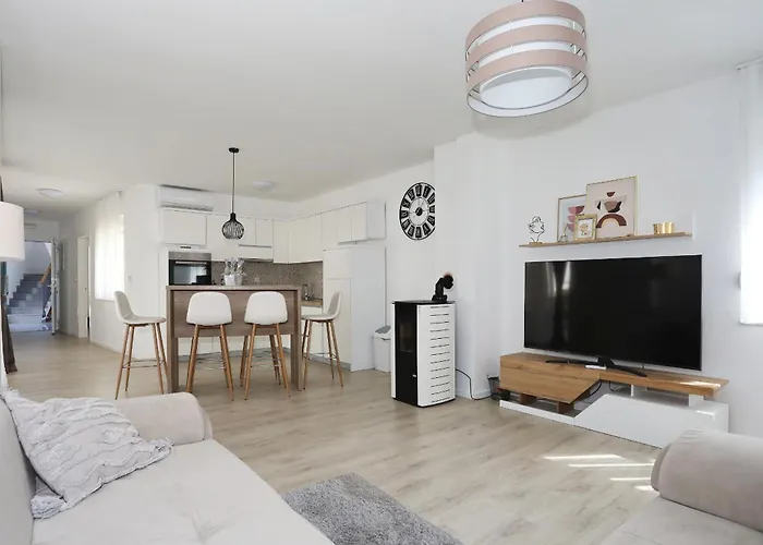 Anmalu With Jacuzzi *