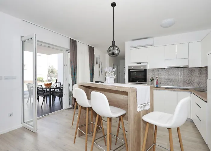 Anmalu With Jacuzzi 피로바츠