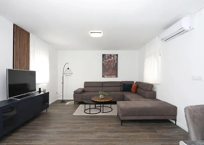 Anmalu With Jacuzzi 아파트 피로바츠