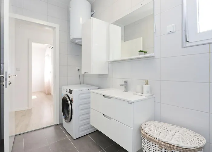 Anmalu With Jacuzzi 피로바츠