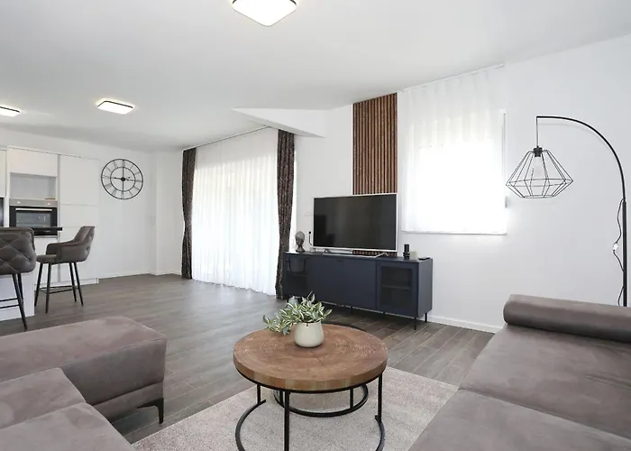 아파트 Anmalu With Jacuzzi 피로바츠