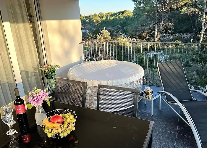 Anmalu With Jacuzzi *