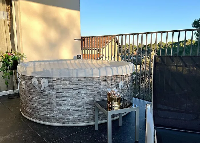 Anmalu With Jacuzzi 피로바츠